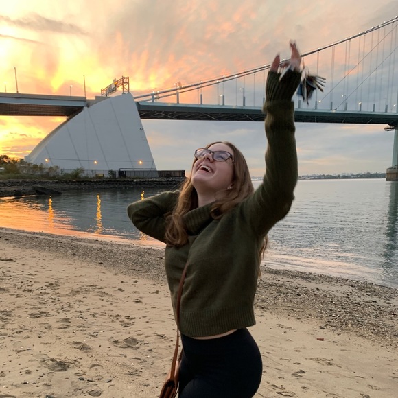 Meet your Posher, Jessica ❤️ - Picture 1 of 1